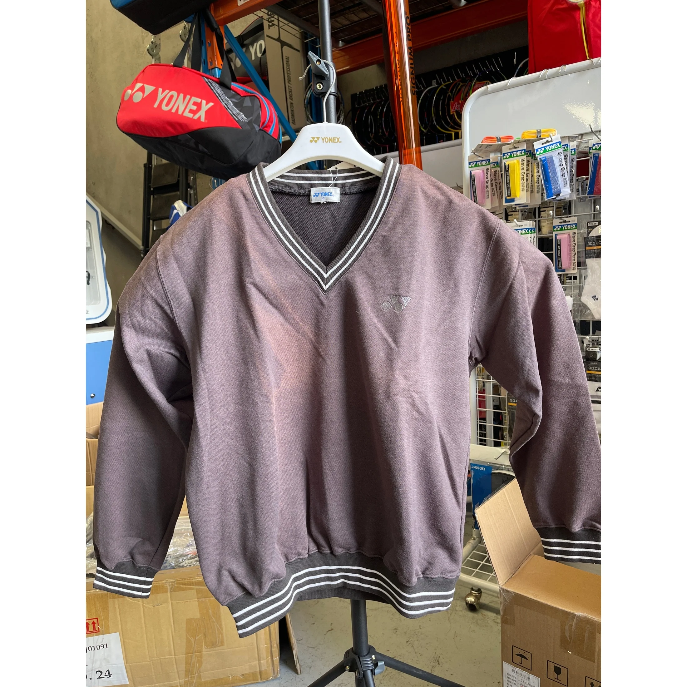 Yonex Men's Long Sleeve Sweatshirt Sweater V-Neck Warm Clothes TW3430