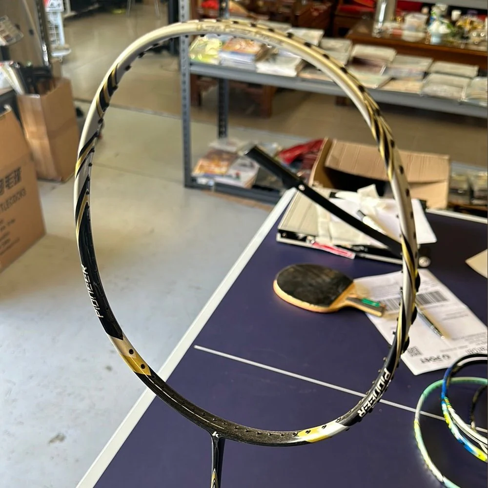 CLEARANCE SALE Kawasaki Carbon Fiber Badminton Racket (clearance model, can be strung up to 28lbs)Including strings - Image 7