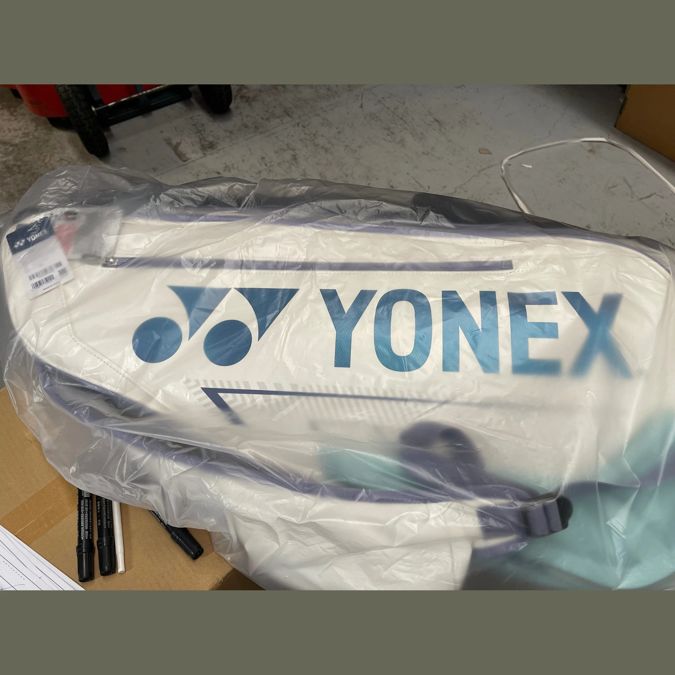 Yonex EXPERT Series Tournament Bag (White/Navy/Red) - Image 3